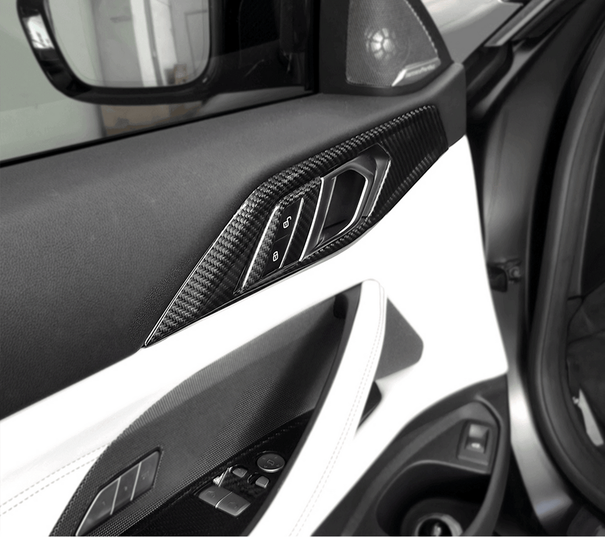 Éléments intérieurs de portes en fibre de carbone pour BMW G82 / G22 – Kit 4 pièces – Conduite à gauche (LHD)