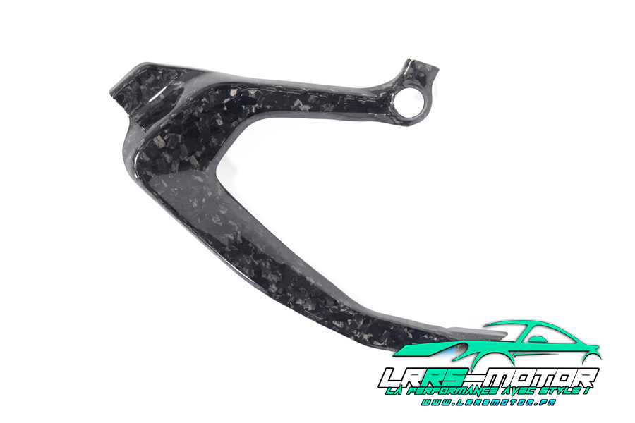 Rechtes Rahmen-Cover aus glänzendem Forged Carbon BDC für BMW R 1300 GS ab 2023