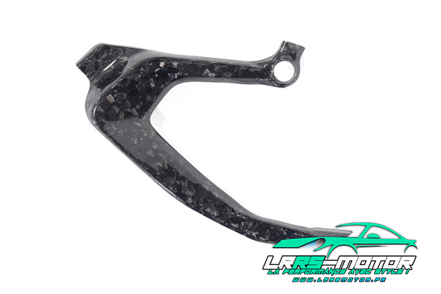 Rechtes Rahmen-Cover aus glänzendem Forged Carbon BDC für BMW R 1300 GS ab 2023