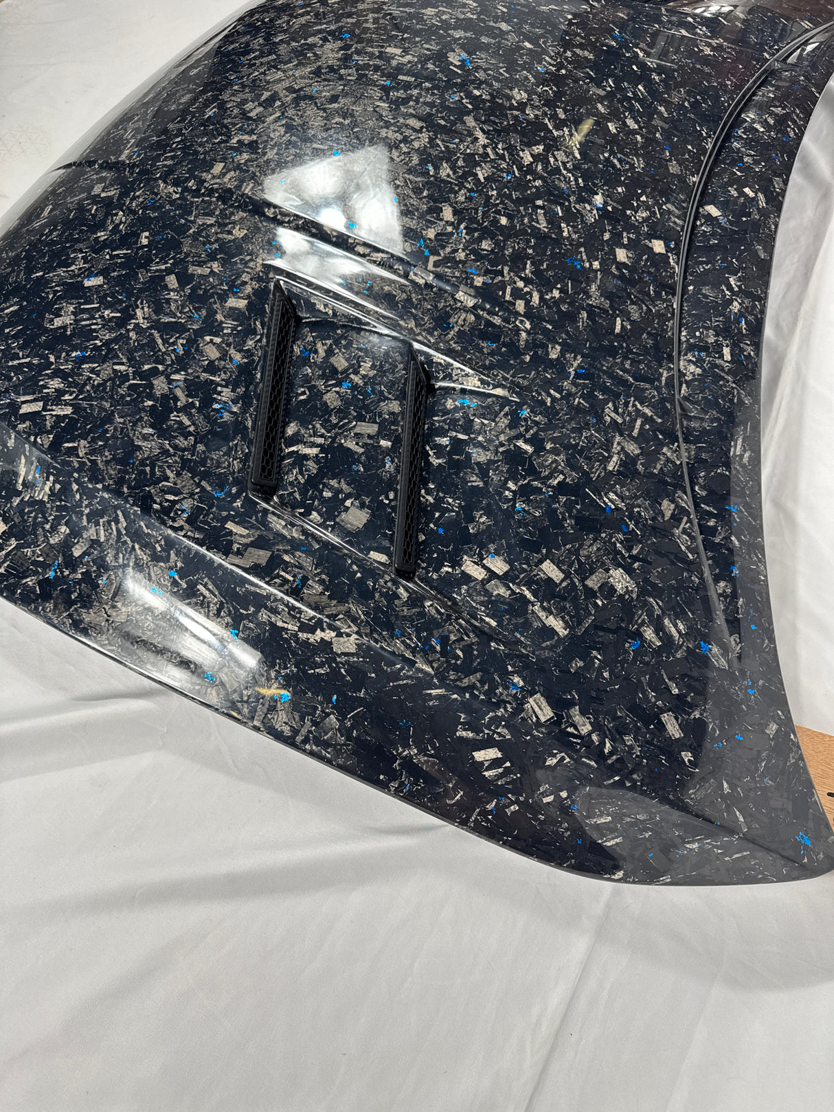 Capot Carbone Forgé – Volkswagen Golf 8 GTI & Golf 8 R