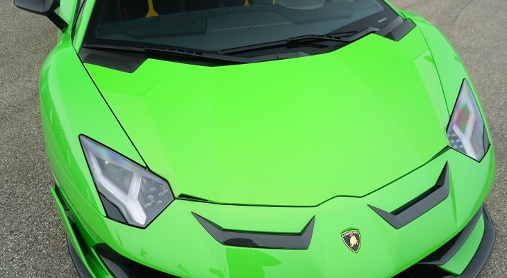 Couvercle de Coffre Lamborghini Aventador SVJ avec Entrées d’Air – Fibre de Verre, Carbone et Carbone Visible