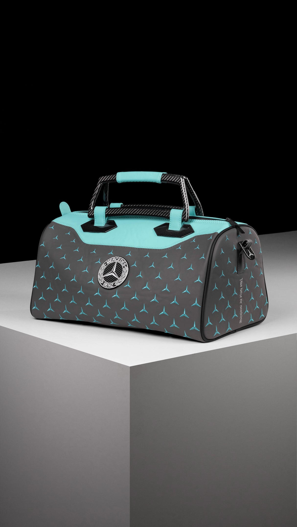Personalisierbare CORSA Reisetasche – Premium-Leder & Carbon – Exklusive Edition