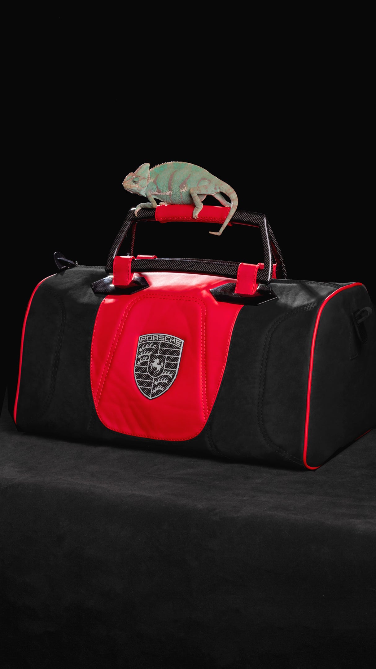 Personalisierbare CORSA Reisetasche – Premium-Leder & Carbon – Exklusive Edition