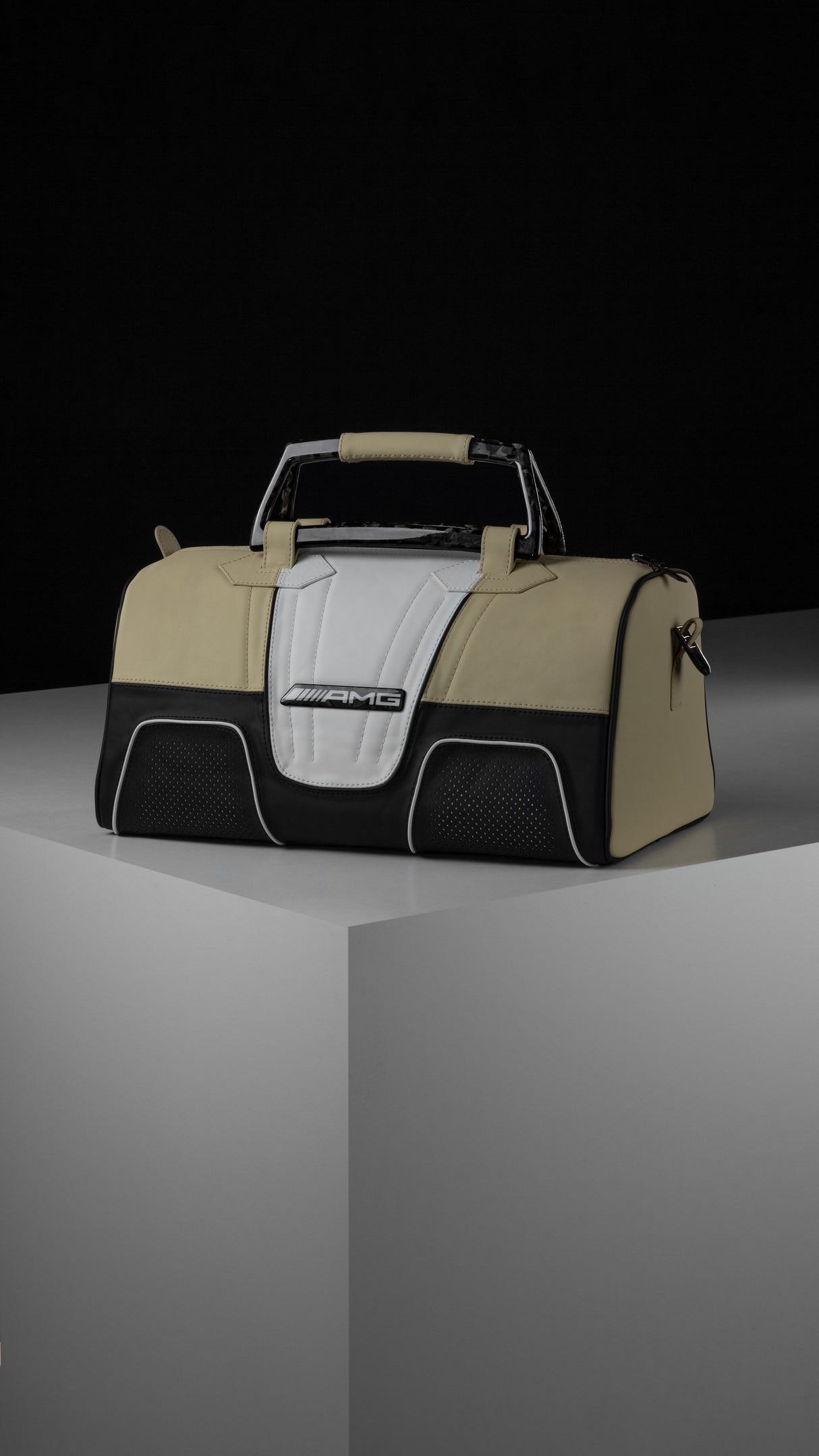 Personalisierbare CORSA Reisetasche – Premium-Leder & Carbon – Exklusive Edition