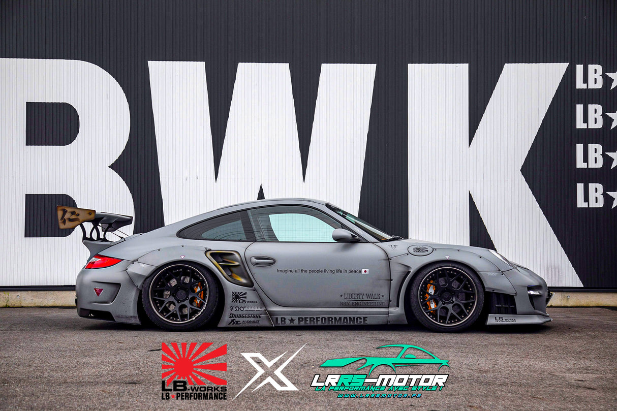 Liberty Walk Porsche 997 body kit