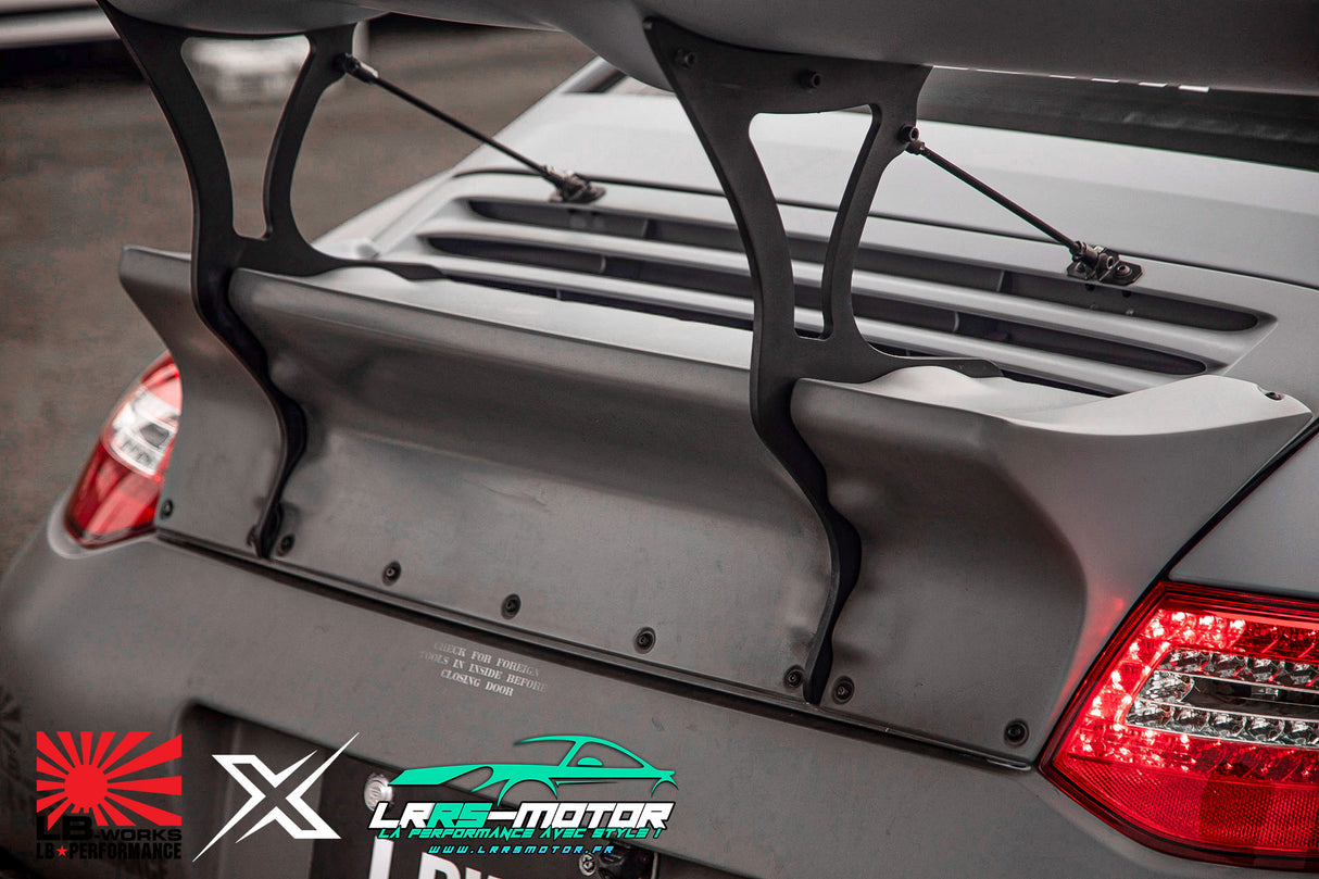 Liberty Walk Porsche 997 body kit