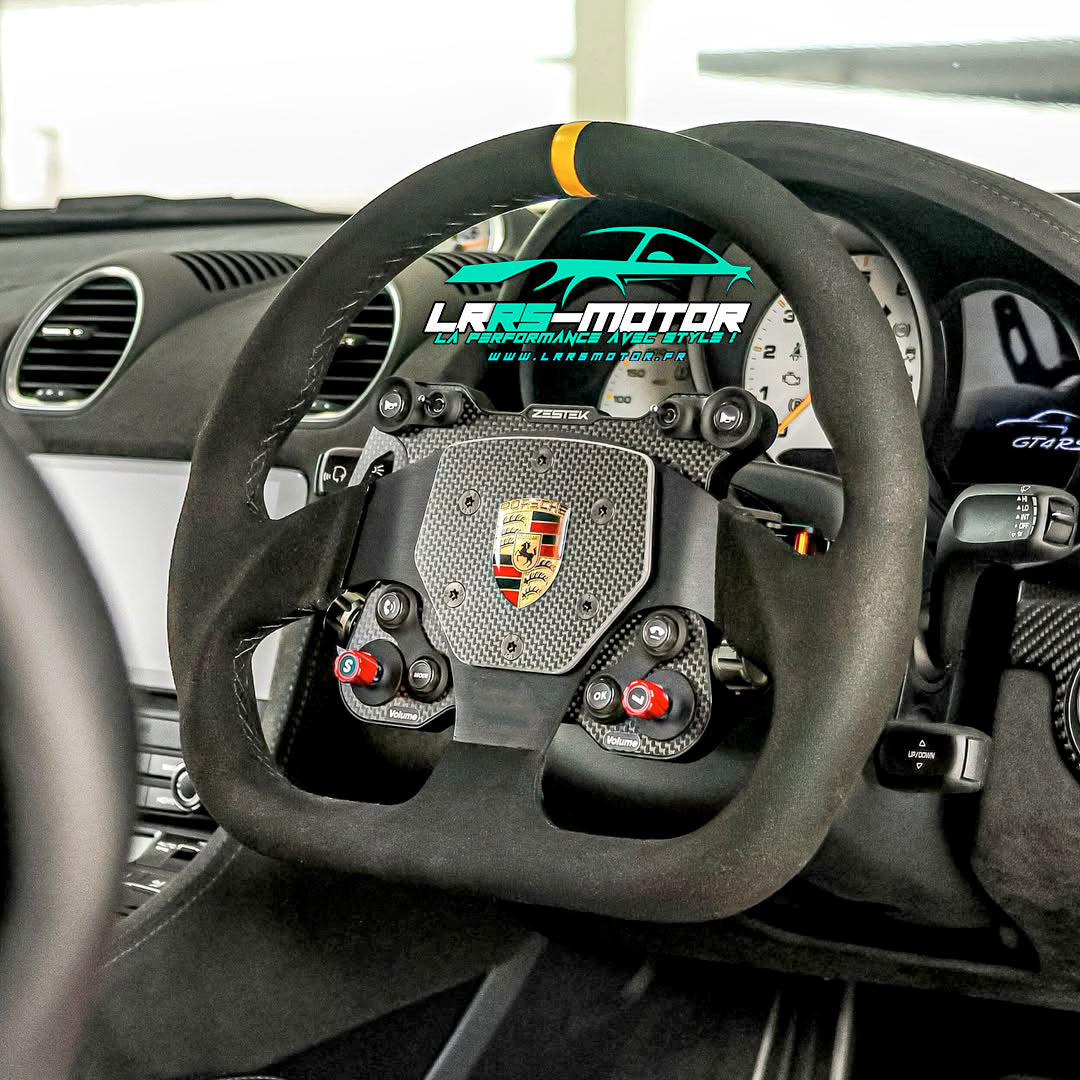 Volant Racing : compatible multimarque, plug & play pour véhicules réels.
