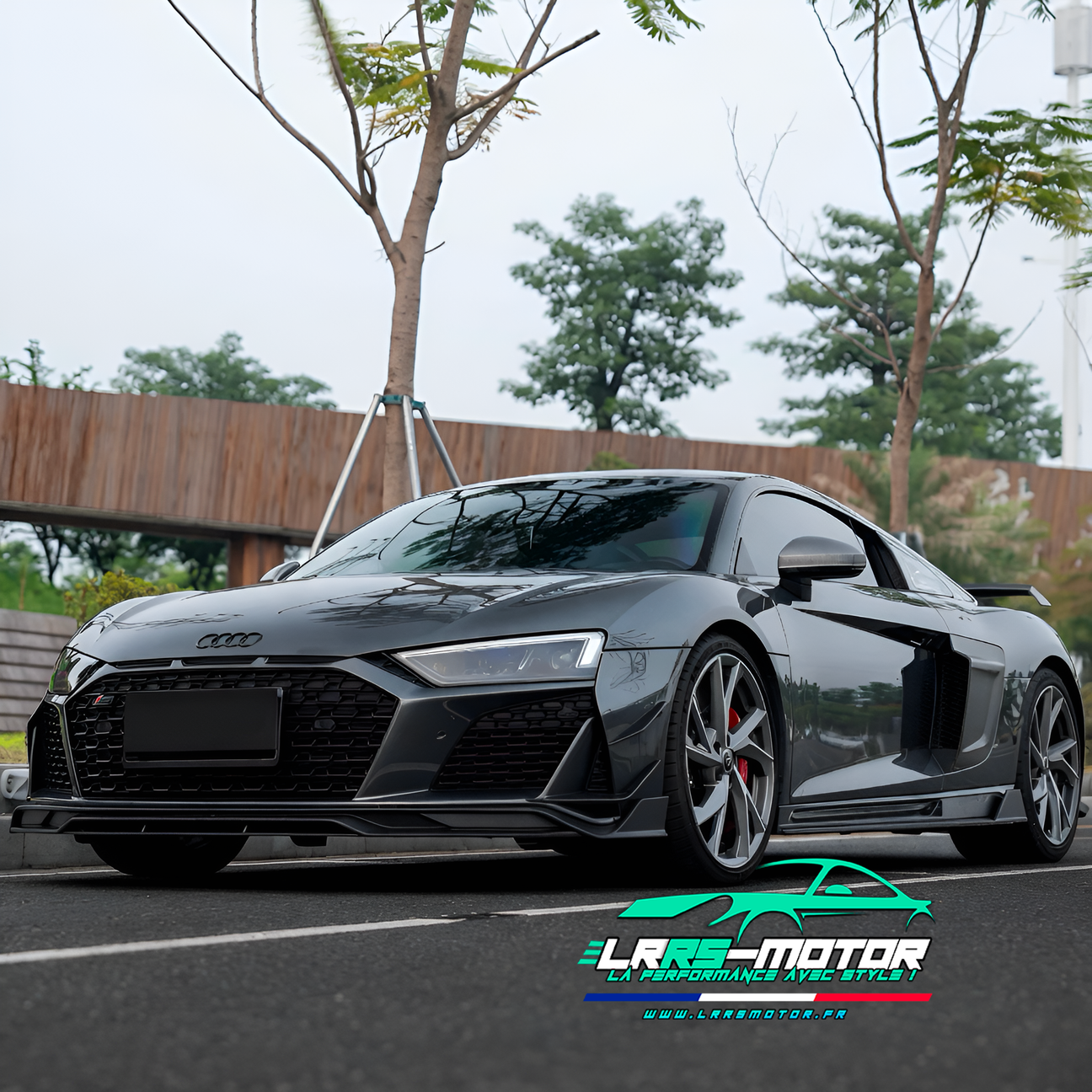 AUDI R8