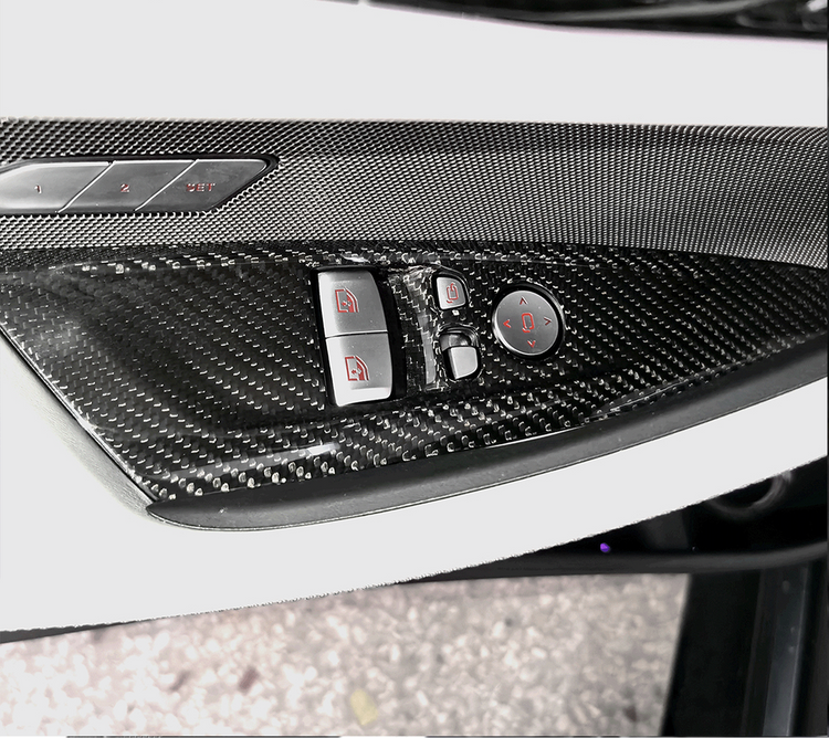 Éléments intérieurs de portes en fibre de carbone pour BMW G82 / G22 – Kit 4 pièces – Conduite à gauche (LHD)