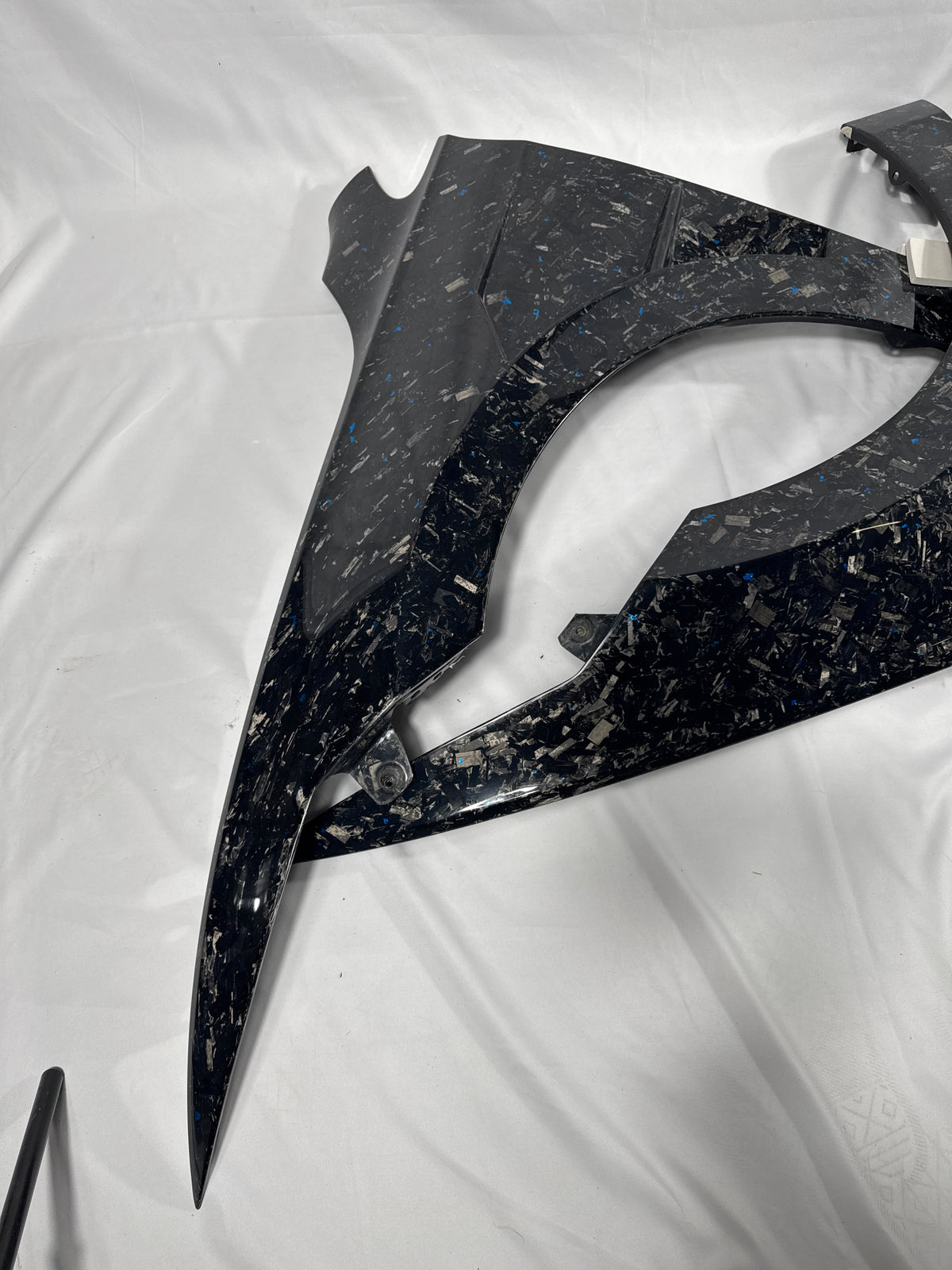 Forged Carbon Fenders – Volkswagen Golf 8 GTI & Golf 8 R