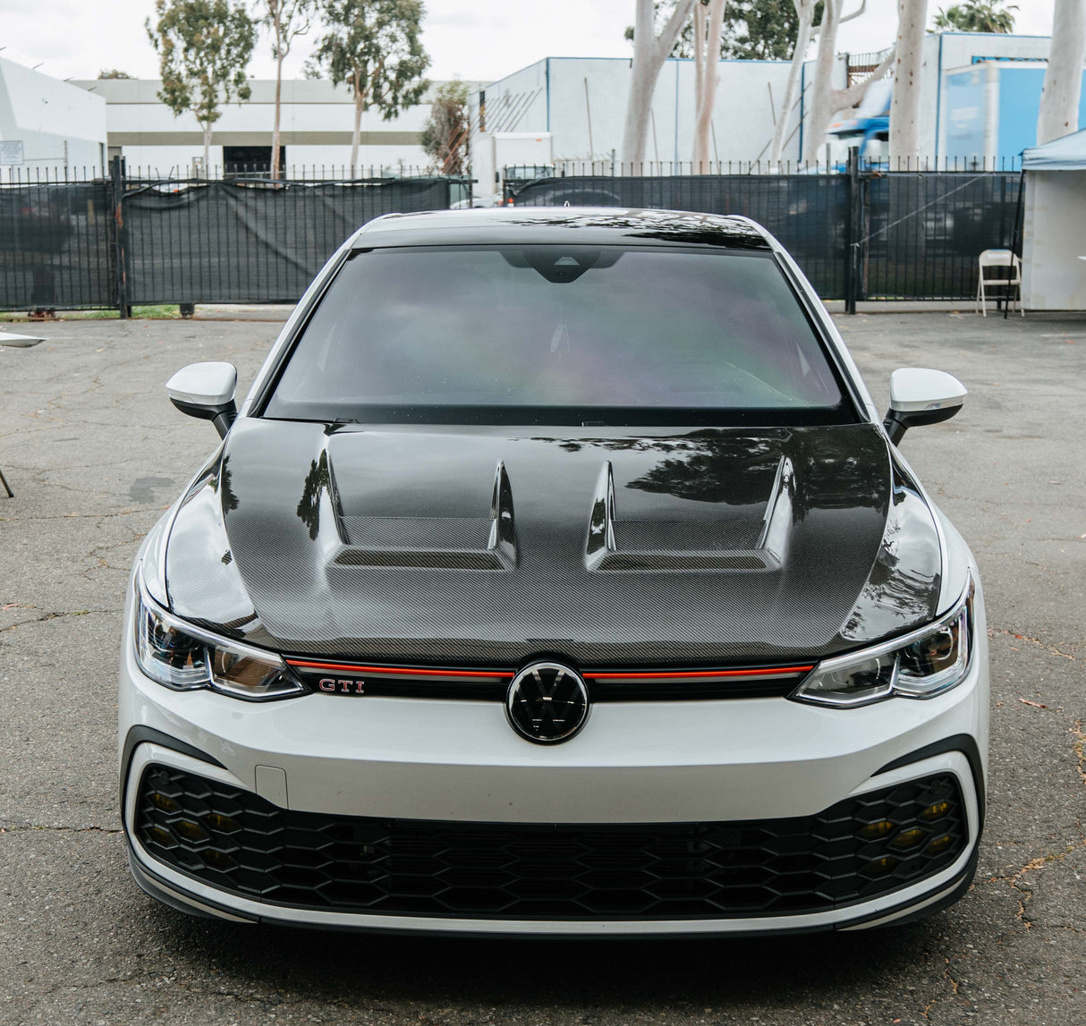 Capot en fibre de carbone de style DV pour 2022 VW Golf MK8