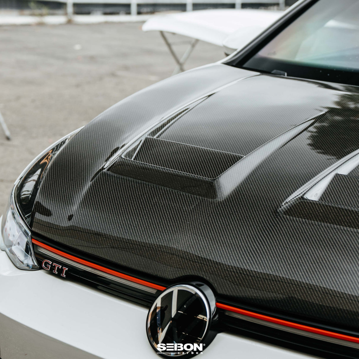 Capot en fibre de carbone de style DV pour 2022 VW Golf MK8
