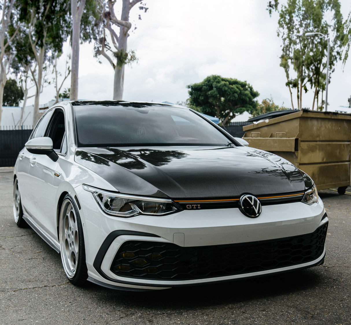 Capot en fibre de carbone de style OEM pour 2022 VW Golf MK8