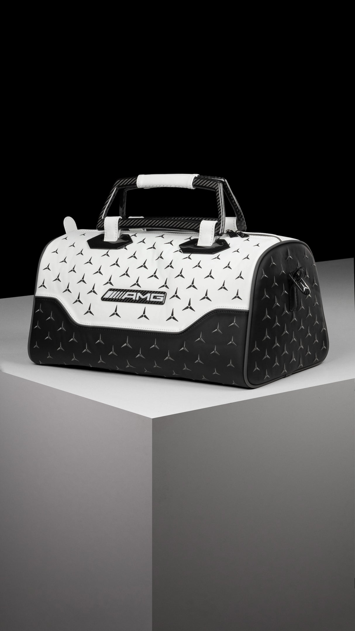 Personalisierbare CORSA Reisetasche – Premium-Leder & Carbon – Exklusive Edition