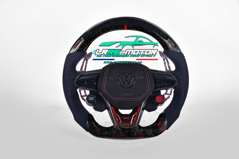 Volant_GOLF_8_GTI_CLUBSPORT_carbone_forge_rouge_palette_sportive_carbone_forge_-_www.lrrsmotor.Fr.jpg