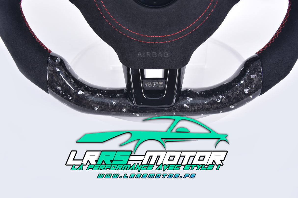 Volant_fibre_de_carbone_golf_6_gti_-_img_3_www.lrrsmotor.fr.jpg