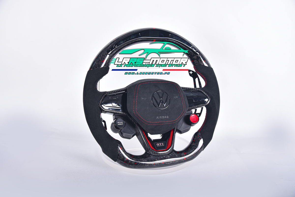 Volant_volkswagen_Golf_8_GTI_CLUBSPORT_img2_-_www.lrrsmotor.fr.png