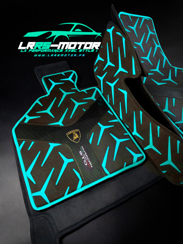 Tapis de sol sur mesure Lamborghini Huracán STO x2 – Carbone &amp; Alcantara véritable – Garantie 5 ans