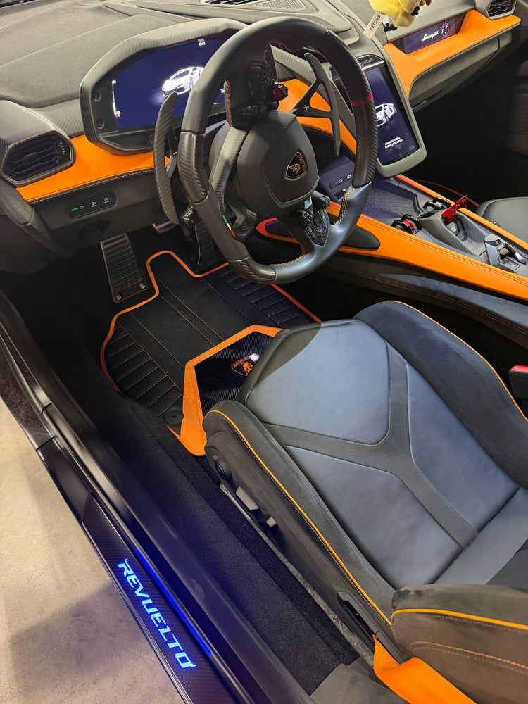 Tapis en cuir et carbone personnalisables pour Lamborghini Revuelto