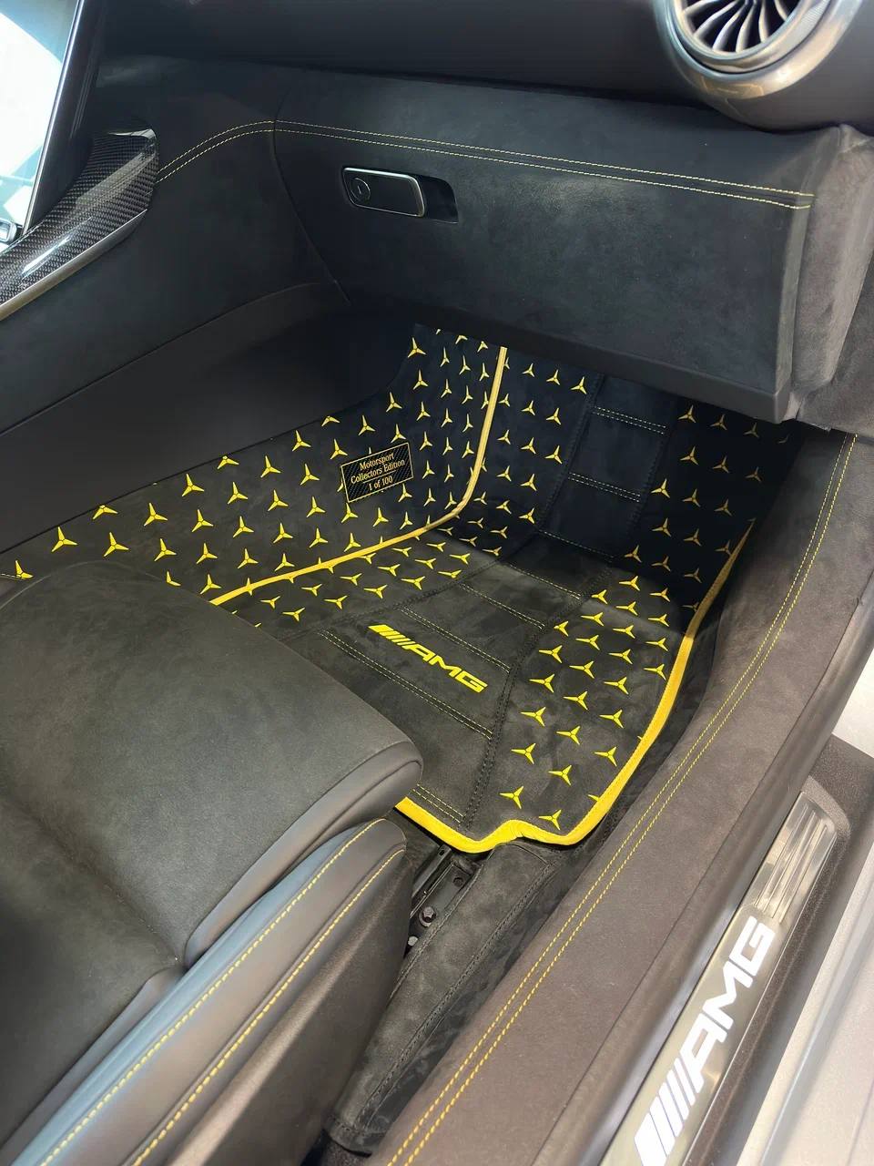 Tapis sur mesure Mercedes-Benz SL en Alcantara – Parois en option