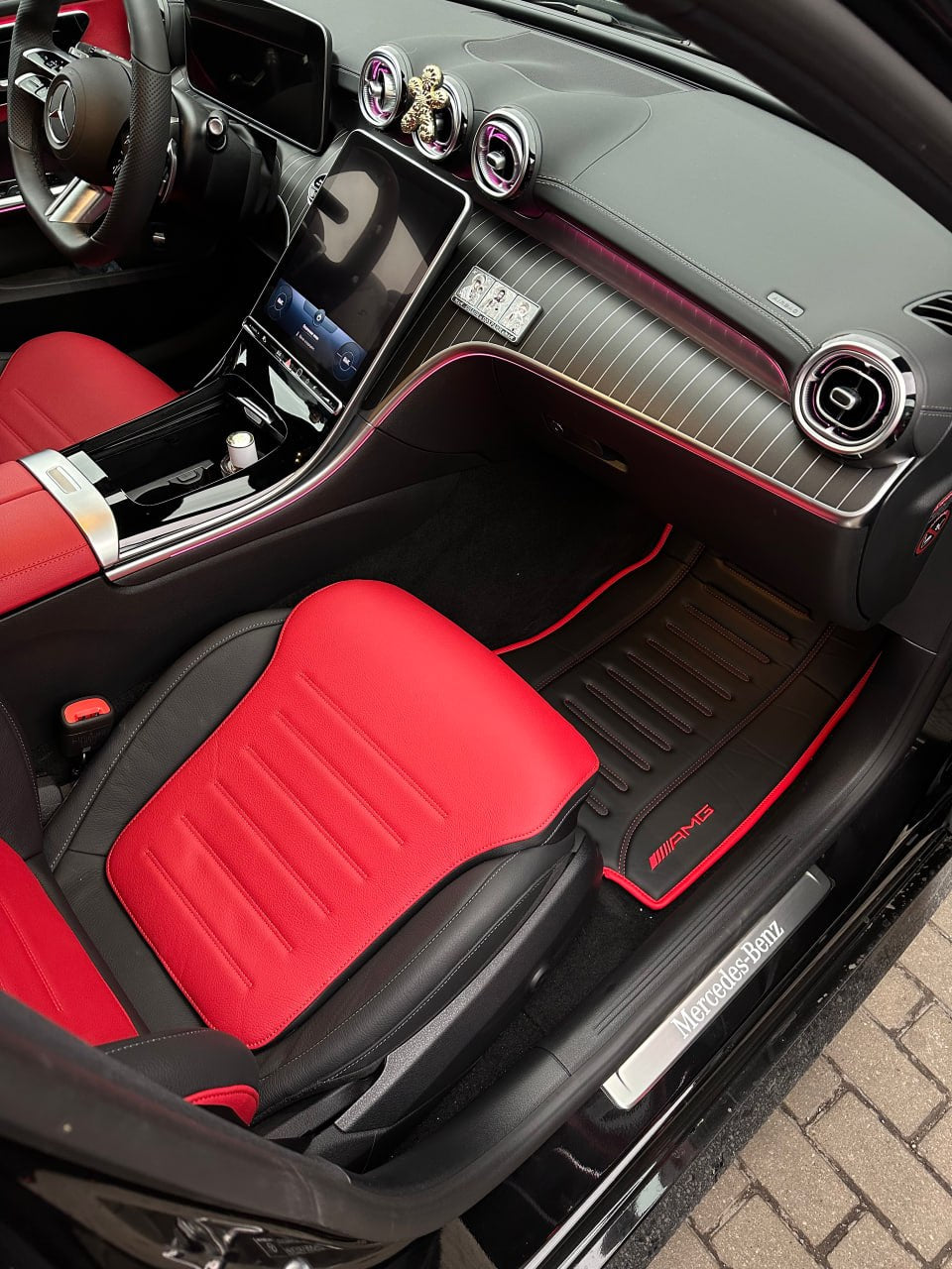 Tapis sur mesure Mercedes-Benz Classe C W206 en cuir