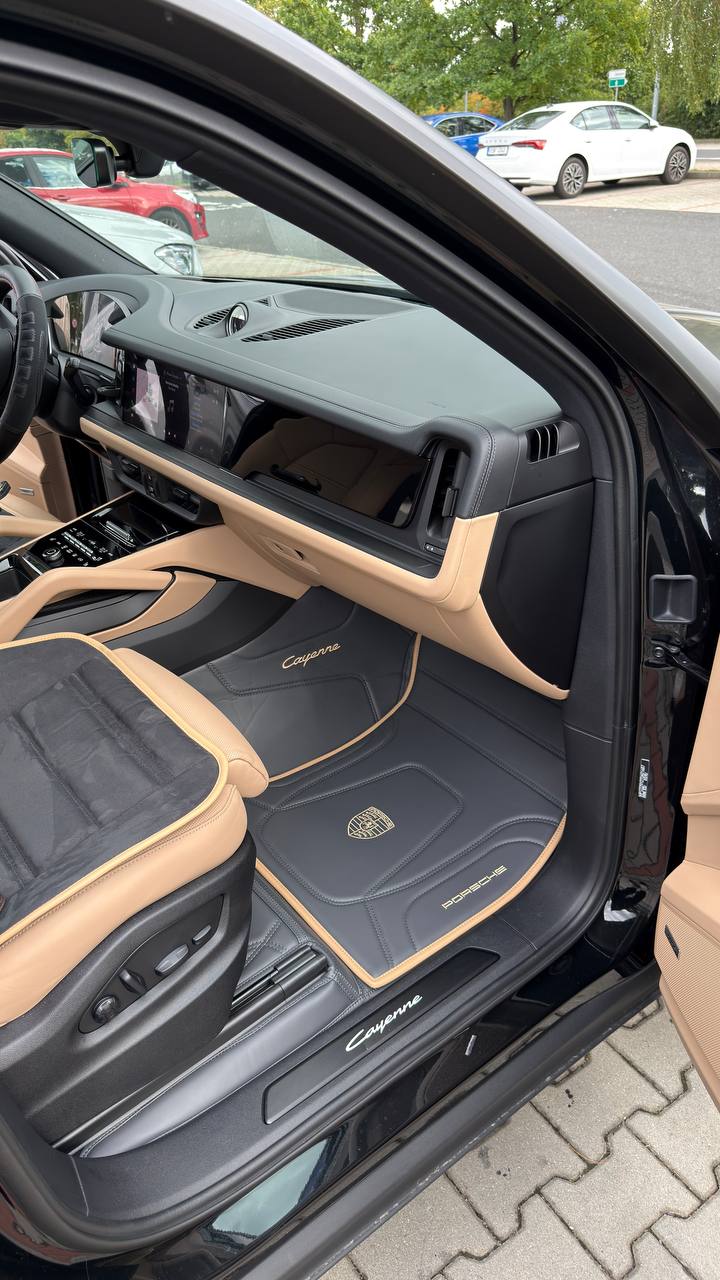 Tapis sur mesure Porsche Cayenne avec parois en cuir