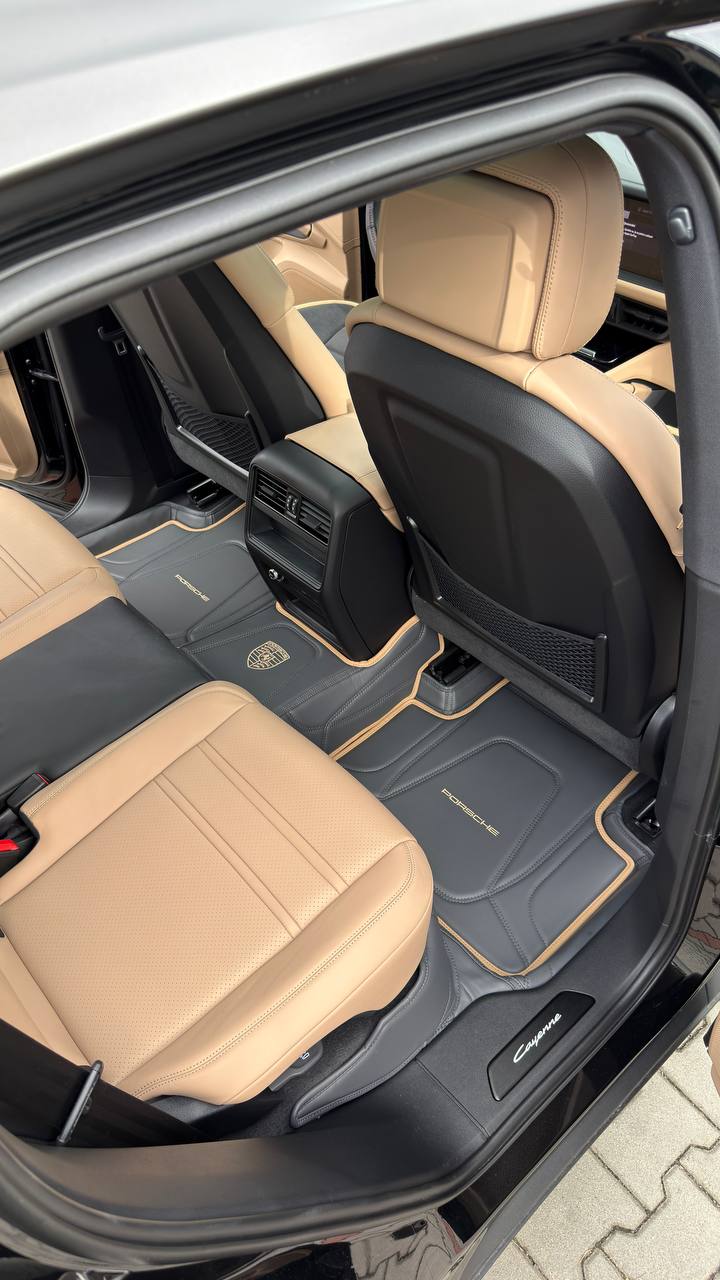 Tapis sur mesure Porsche Cayenne avec parois en cuir