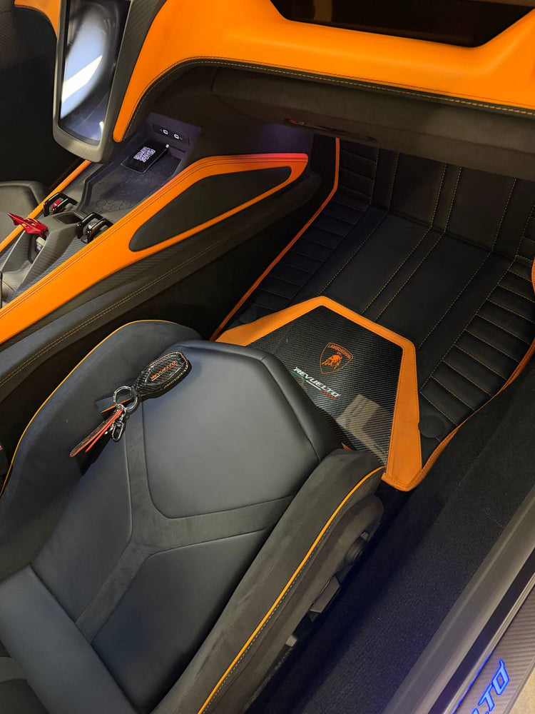 Tapis en cuir et carbone personnalisables pour Lamborghini Revuelto