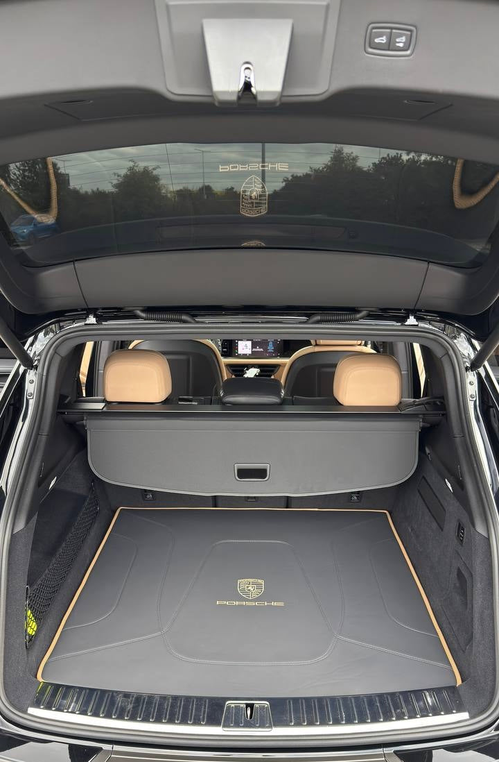 Tapis sur mesure Porsche Cayenne avec parois en cuir