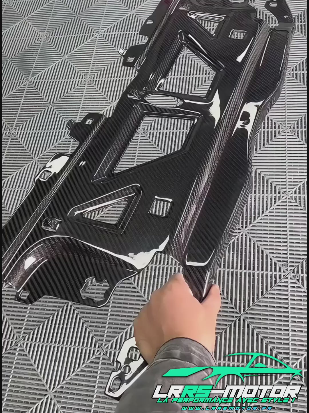 Cache de Radiateur en Carbone Sec – BMW M3/M4 G80 G81 G82 G83 / M2 G87