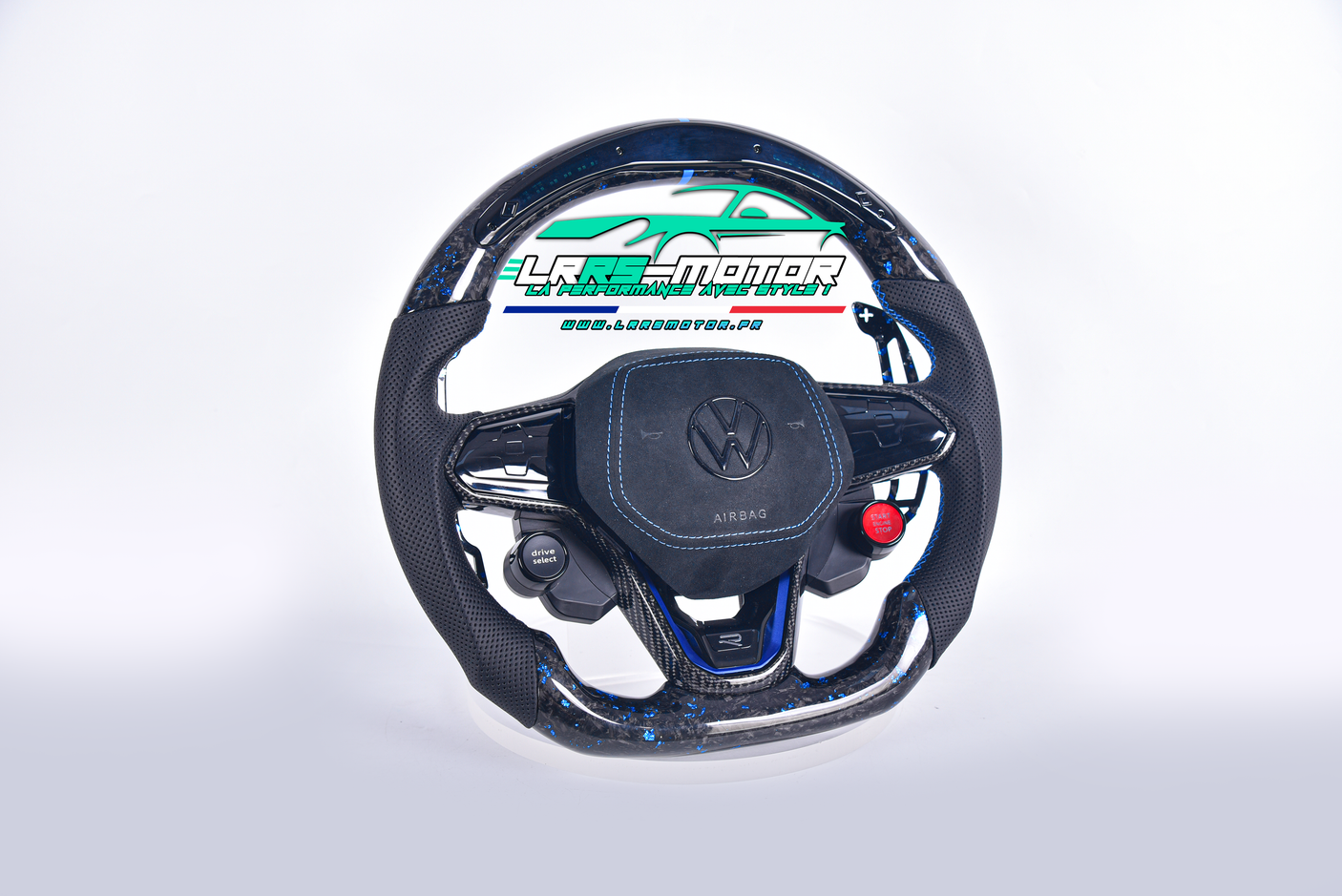 volant pour Volkswagen Golf 8, Polo 6, Beetle, Arteon GTE et R avec notre configurateur en ligne. Découvrez un visuel en direct de votre volant personnalisé pour un style unique et une finition parfaite.